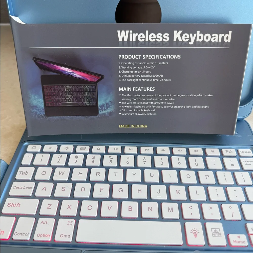 NWT Apple iPad 10th Generation Wireless Keyboard Case